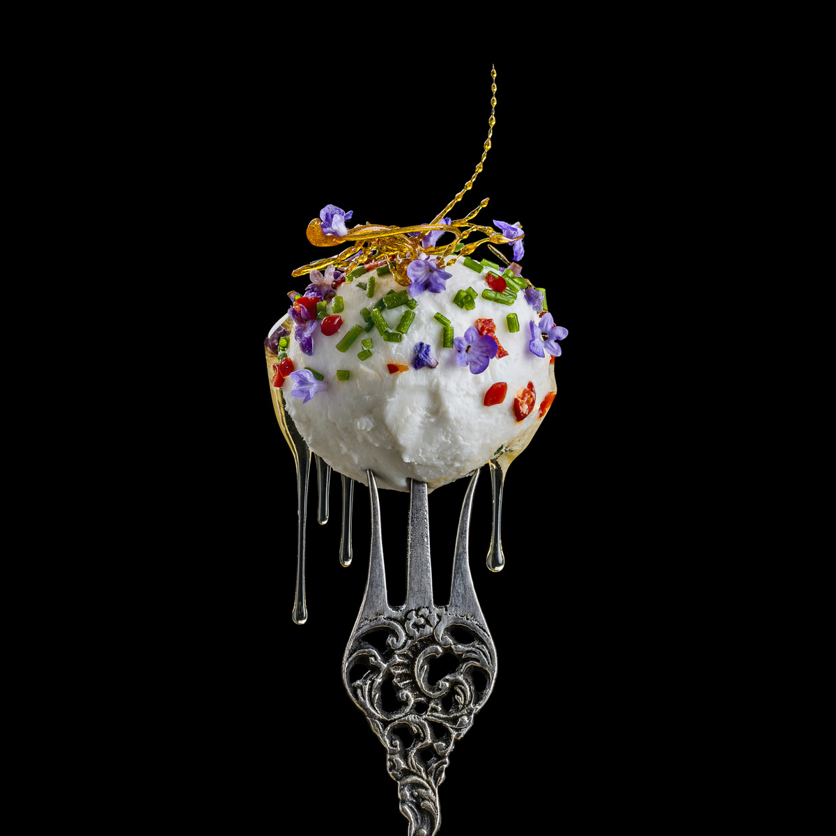 Foodfotografie kaas op vorkje met druipende honing door culinair master fotograaf